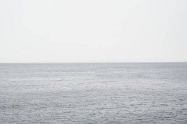 Okyanus ve boş gökyüzü ile boş bir arkaplan