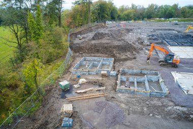 Ev geliştirme inşaatı devam ediyor.