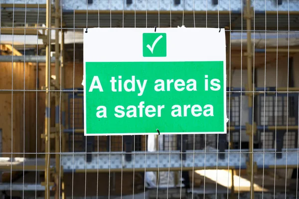 Düzenli bir alan güvenli bir alandır. alan güvenliği işareti