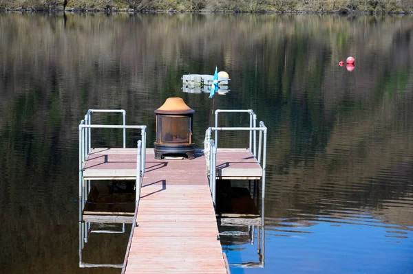 Pier on lake with BBQ at Loch Eck in Dunoon — Stock Photo, Image