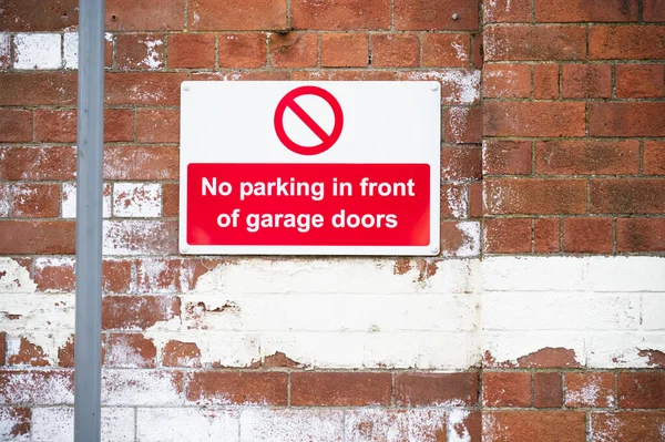 No parking in front of garage doors red sign — Stock Photo, Image