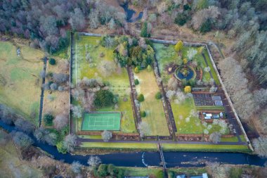 Viktorya dönemi eski bahçe ve tenis kortu özel alanlarda