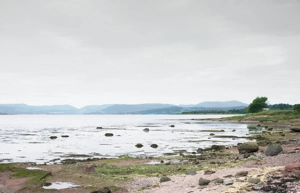 Vista do mar interior na costa oeste da Escócia de Cardross em Aryll e Bute — Fotografia de Stock