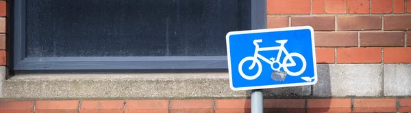 Cycle lane sign to allow bicycles on road