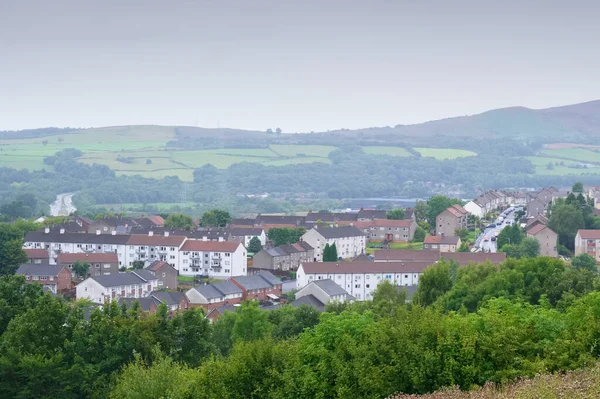 Derelict raadhuis in arme woonwijk sloppenwijk met veel sociale problemen in Port Glasgow — Stockfoto