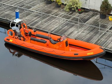 Eğlence macerası için Clyde Nehri boyunca tekne gezisi.