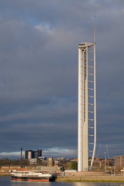 Glasgow, İngiltere, 27 Aralık 2025, Glasgow kulesi ve bilim merkezi kış akşamları