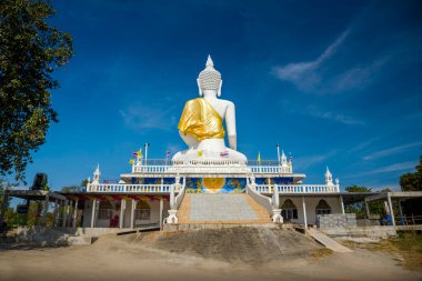 Tayland 'daki Büyük Beyaz Buda heykeli (wat phuthong thepnimit Temple) Ban Nong Saeng, Udon Thani Eyaleti, Tayland