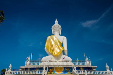 Tayland 'daki Büyük Beyaz Buda heykeli (wat phuthong thepnimit Temple) Ban Nong Saeng, Udon Thani Eyaleti, Tayland