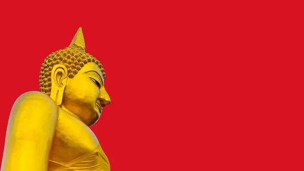Big Golden Buddha Staty Isolerad Röd Bakgrund Klippbana Ingår Storlek — Stockfoto