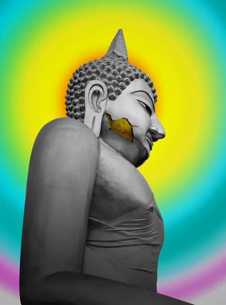 Wielki Szary Posąg Buddy Pęknięcie Twarzy Tęczowym Gardient Pastelowym Tle — Zdjęcie stockowe