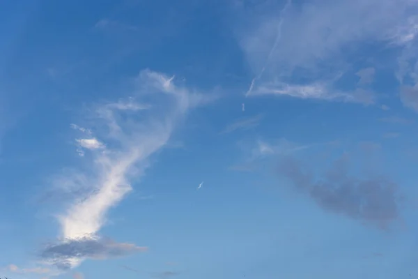 Fundo Céu Azul Nuvens Brancas Foco Suave Com Espaço Vazio — Fotografia de Stock