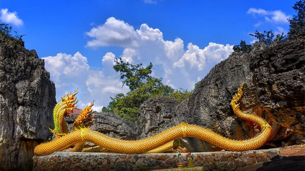 Twin Stucco Pintado Como Una Gran Serpiente Las Montañas Wat —  Fotos de Stock
