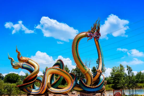 Udon Thani, Tayland - 21 Haziran 2021: Pra kai keaw wang nakin 'de büyük bir yılan olarak resmedildi, Ban Don Swan, Phen District, Udon Thani, Tayland.