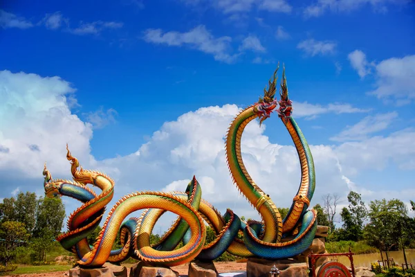 Udon Thani, Tayland - 21 Haziran 2021: Pra kai keaw wang nakin 'de büyük bir yılan olarak resmedildi, Ban Don Swan, Phen District, Udon Thani, Tayland.
