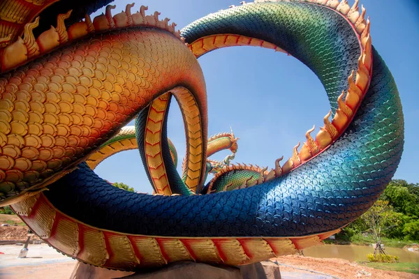 Udon Thani, Tayland - 21 Haziran 2021: Pra kai keaw wang nakin 'de büyük bir yılan olarak resmedildi, Ban Don Swan, Phen District, Udon Thani, Tayland.