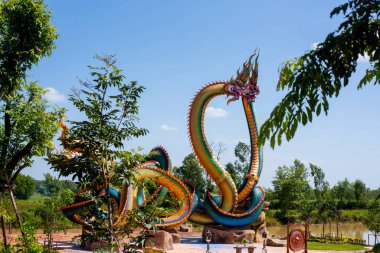 Udon Thani, Tayland - 21 Haziran 2021: Pra kai keaw wang nakin 'de büyük bir yılan olarak resmedildi, Ban Don Swan, Phen District, Udon Thani, Tayland.
