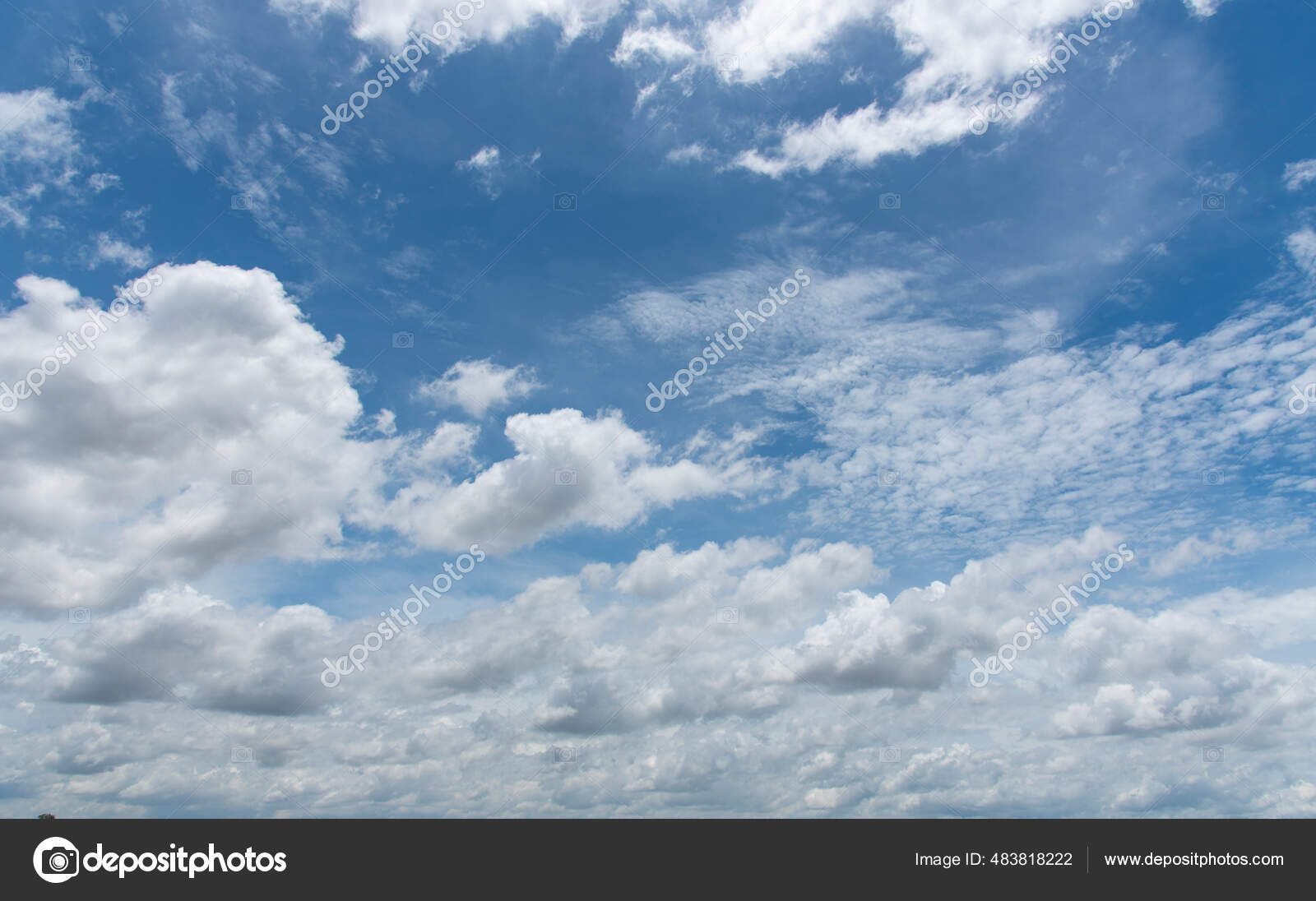 南国の夏や春の朝の日差しと日差しの日 青い空 風景のサイズで美しいふわふわの雲と柔らかい白い雲のある晴れた青空の背景 ストック写真 C Kavin Gfx 南国の夏や春の朝の日差しと日差しの日 青い空 風景のサイズで美しいふわふわの雲と柔らかい白い雲のある晴れた青空の背景 ストック写真 C Kavin Gfx