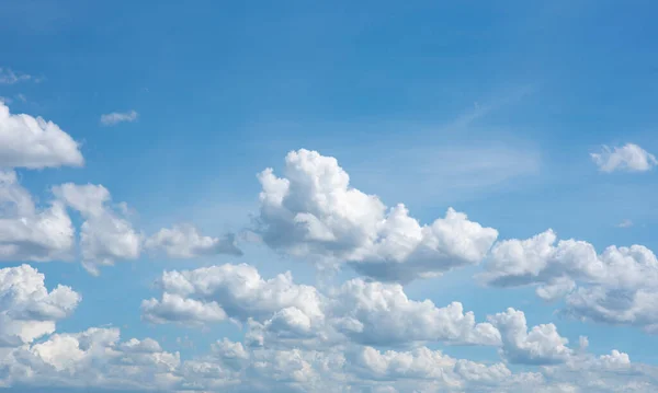 Langit Biru Dengan Awan Putih — Stok Foto