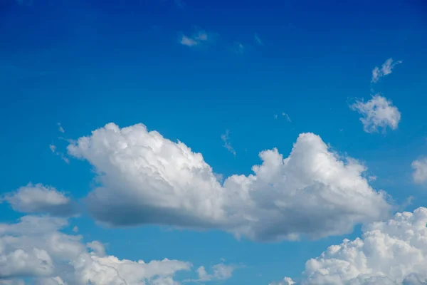 Langit Biru Dengan Awan Putih — Stok Foto