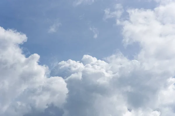 Langit Biru Dengan Awan Putih — Stok Foto