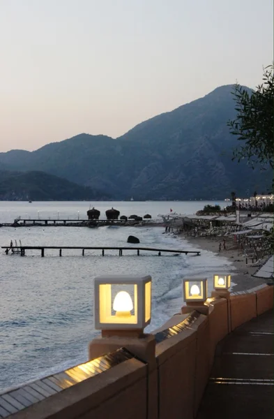 Deniz kenarında bir akşam