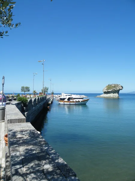 Tyrhenian Denizi. Lakko-Ameno 'nun komünü.