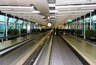 Amsterdam Havaalanı'nda hareketli yürüyüş yolları