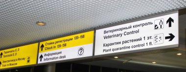 Dizinler Rusça ve İngilizce