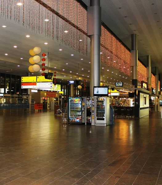 Instalaciones del aeropuerto por la noche — Foto de Stock