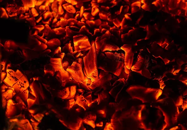 Очень горячий уголь — стоковое фото