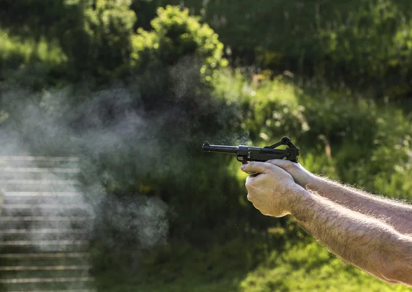 Disparo com arma — Fotografia de Stock