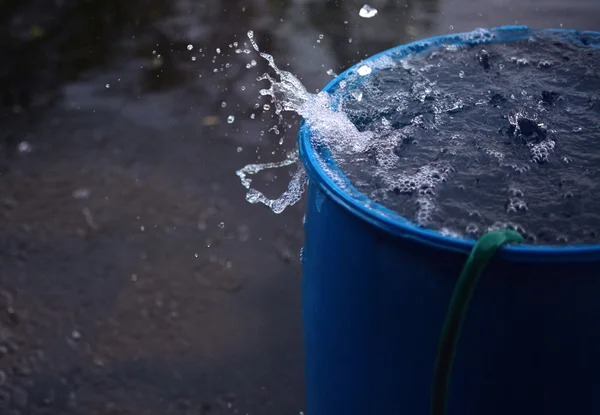 Barile pieno d'acqua — Foto Stock