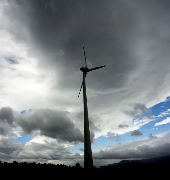 Wind turbine silhuette — Stock Photo, Image