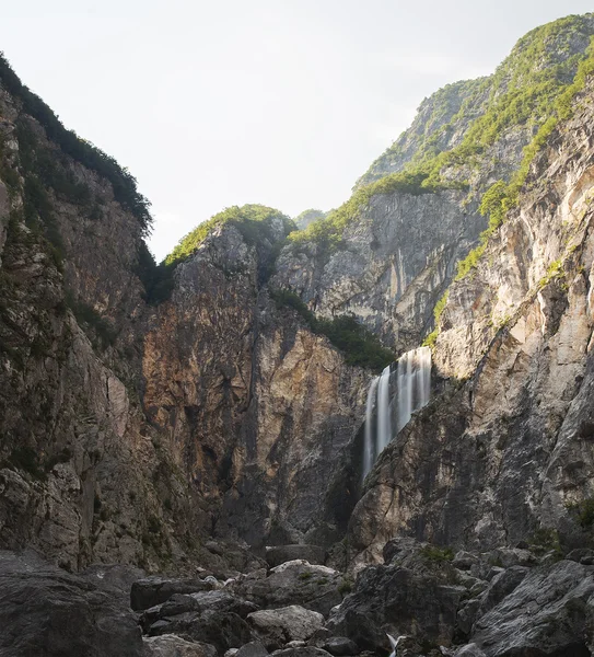 Queda de água — Fotografia de Stock