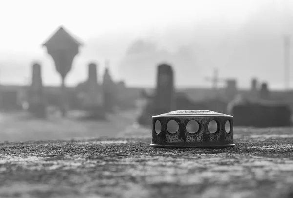 Candle lid in the cemetery — Stock Photo, Image