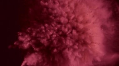 Patlayan sonra pembe parçacıklar sinek