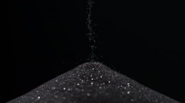 Sands saat camı delip hareket ettirin.