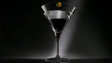 Zeytin martini bardağına düştü