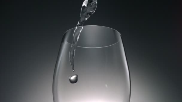 グラスに注がれた水 — ストック動画