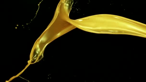 éclaboussure liquide d'or dans l'air 
