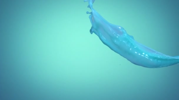 Mjölkaktig blå flytande splash i luften — Stockvideo
