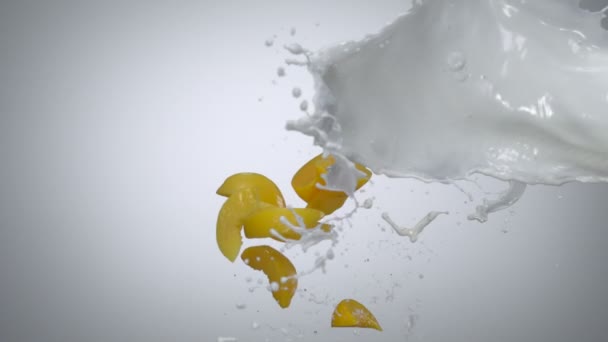 Milk splash and peach — Stock Video