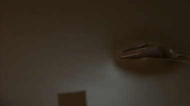 Çikolata çikolata sosuna düşüyor