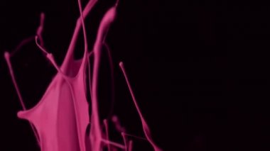 Pembe boya sıçrama havada