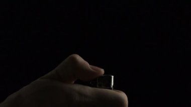 Çakmakta bir ateş yak