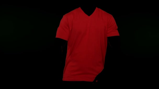 T-Shirt ausziehen — Stockvideo