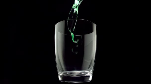 Green water pouring into glass — Stock Video