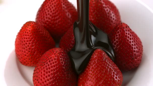 Chocolate sauce on strawberry — Stock Video