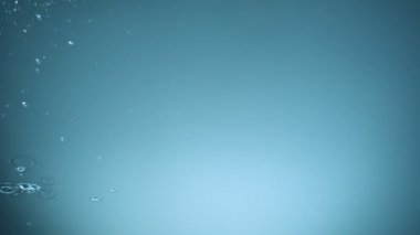 şiddetli yağmur suyu üzerinde